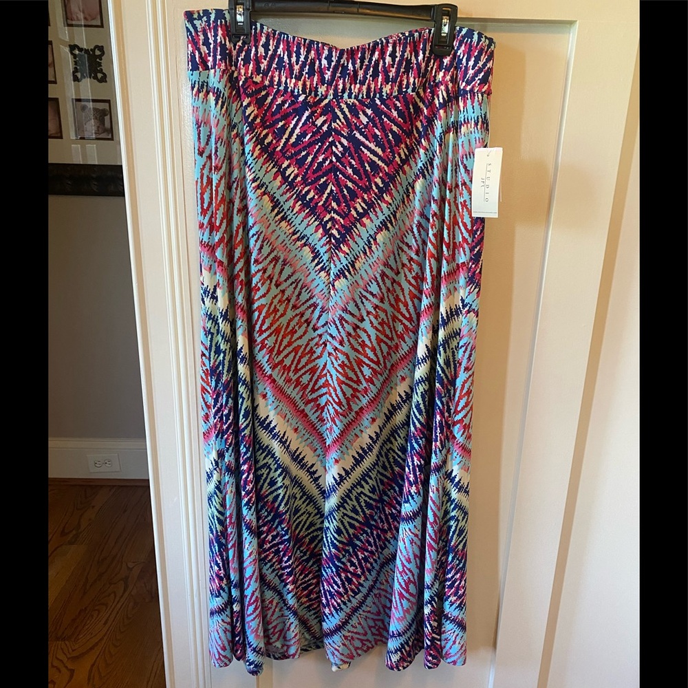 Great maxi skirt! Lots of fun colors